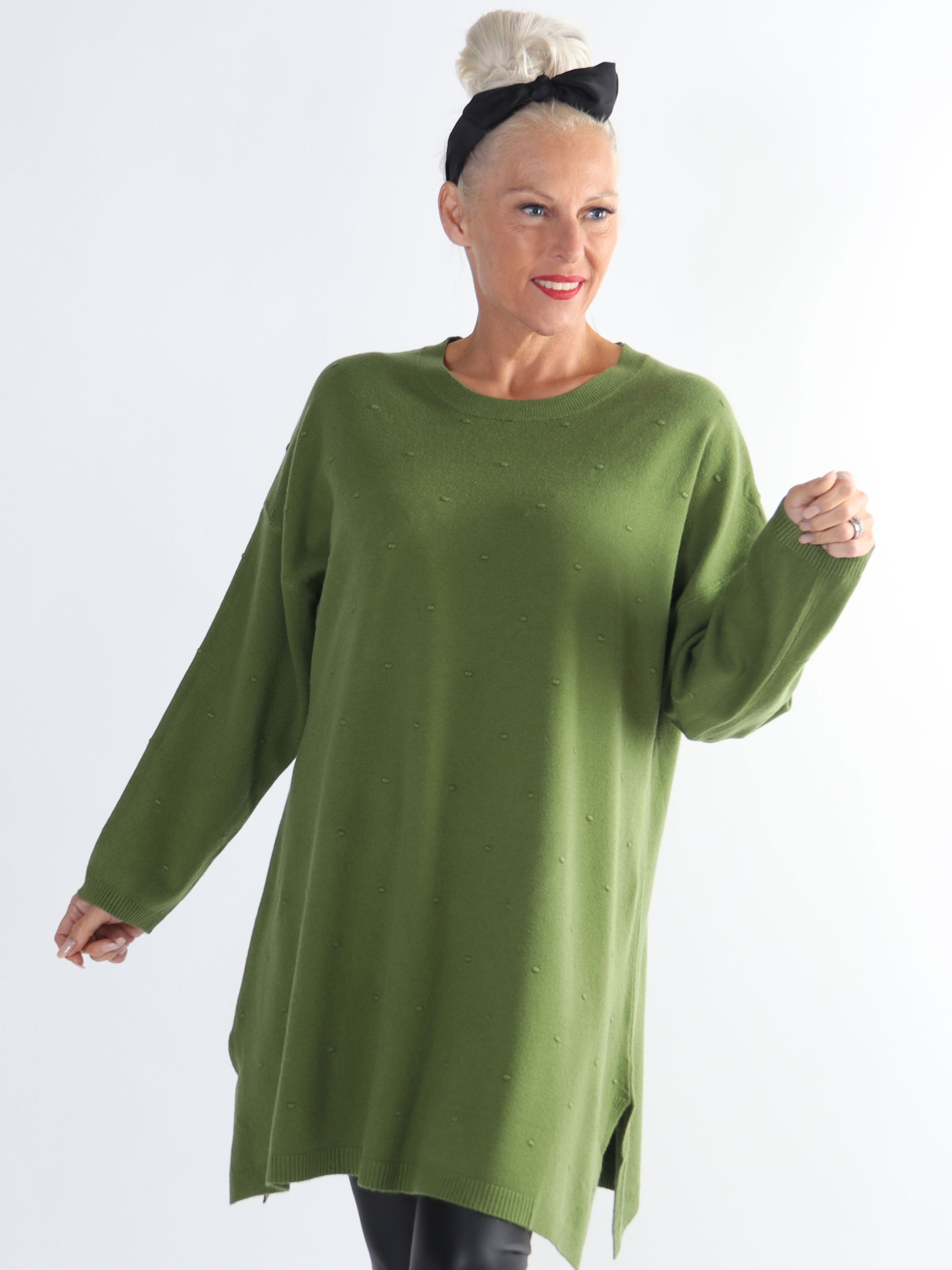 Zina - Plus size tröja med prickiga detaljer i tyget